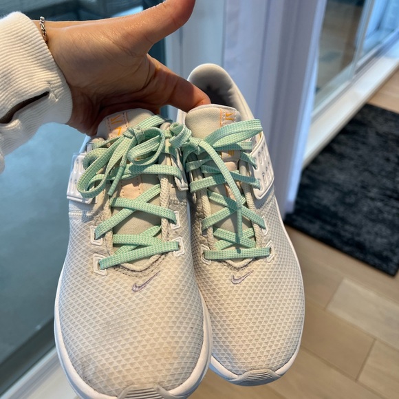 Nike running/training shoes, size 7, women - Picture 3 of 8